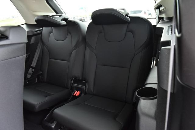 Used 2025 Volvo XC90 B6 Plus w/ Protection Package Premier AWD/4WD image 23