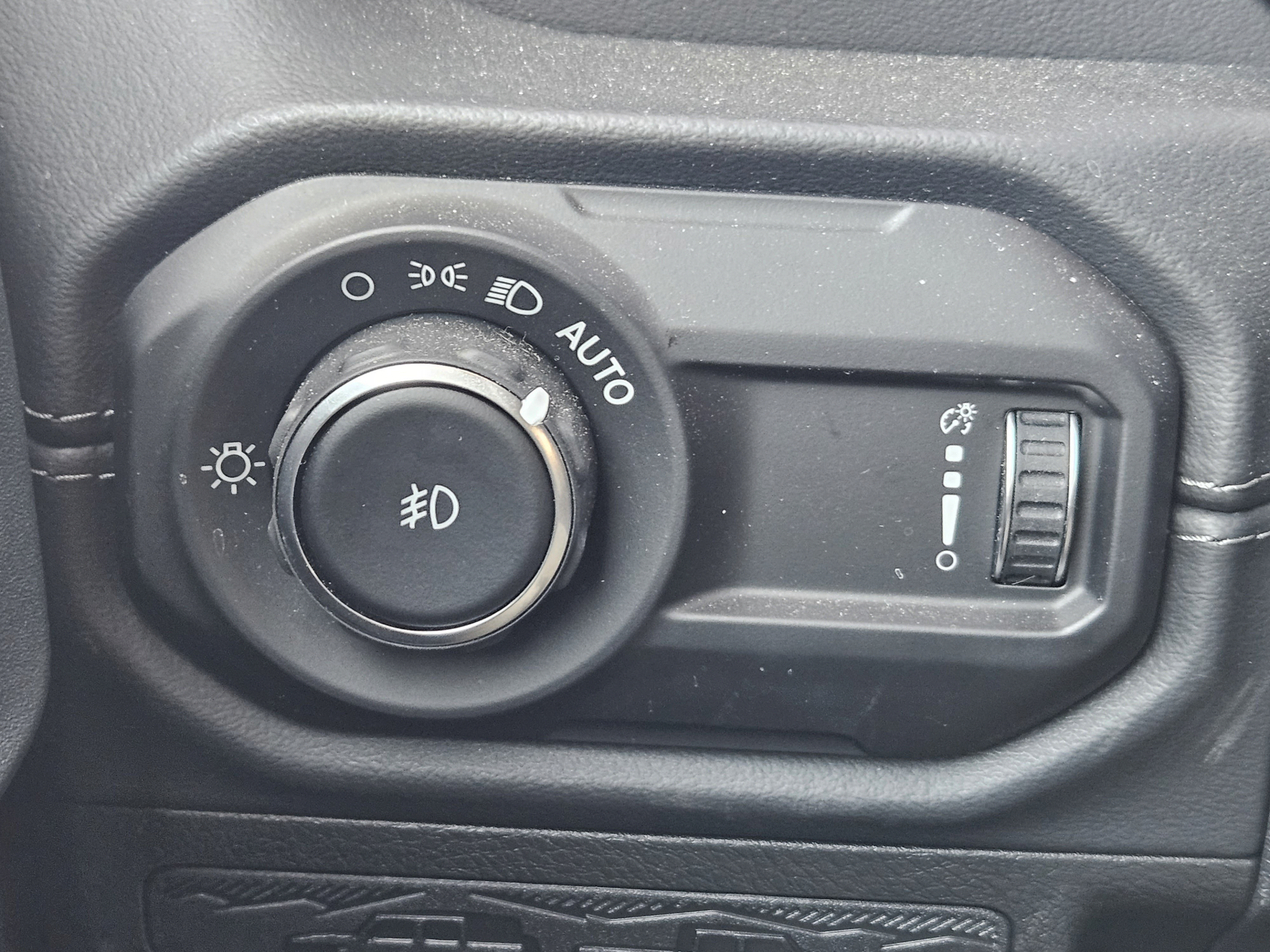 Used 2025 Jeep Wrangler Unlimited Sahara AWD/4WD image 14