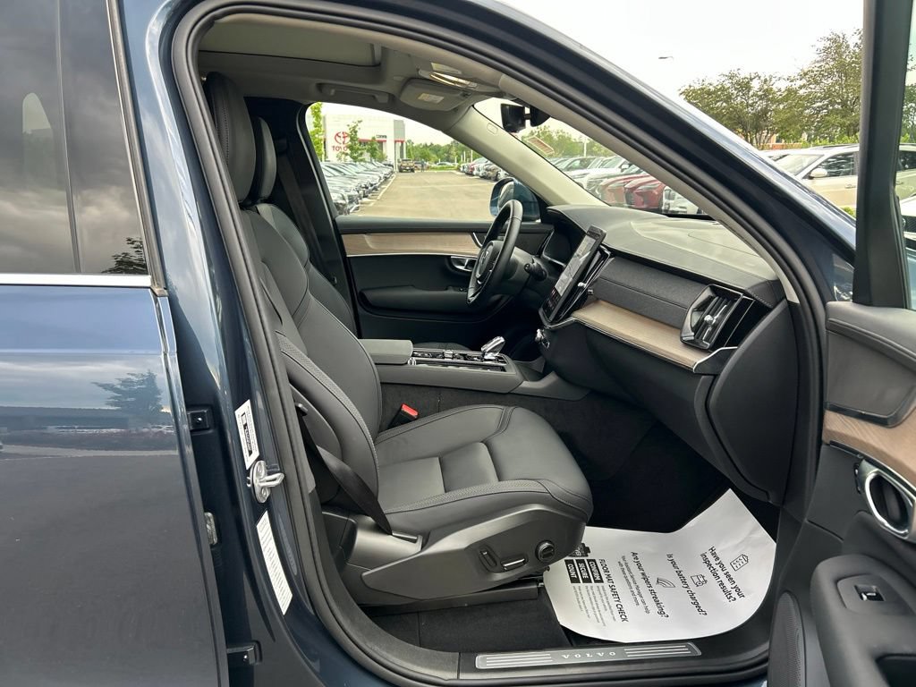 Used 2025 Volvo XC90 B6 Plus AWD/4WD image 11