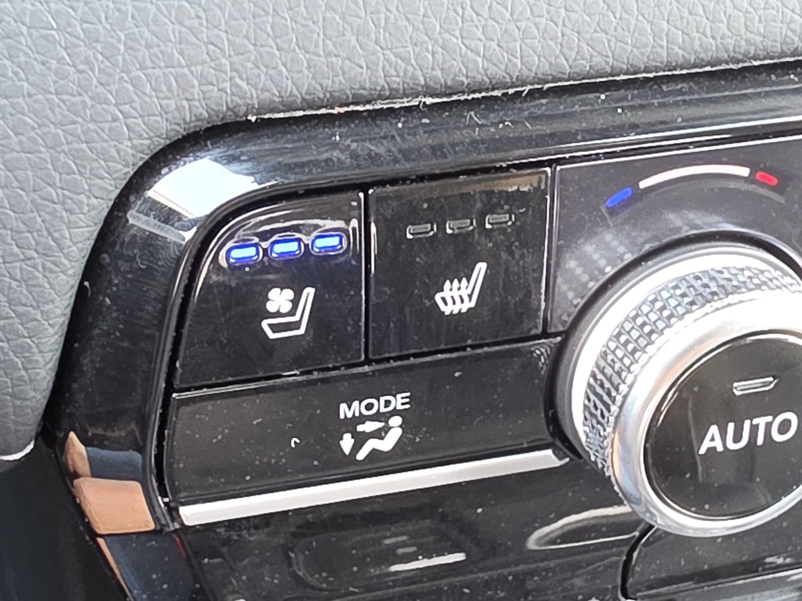 Used 2025 Honda Pilot Elite image 32