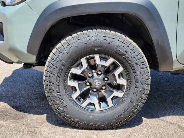 Used 2022 Toyota Tacoma TRD Off-Road w/ Black Out Package (TMS) AWD/4WD image 10