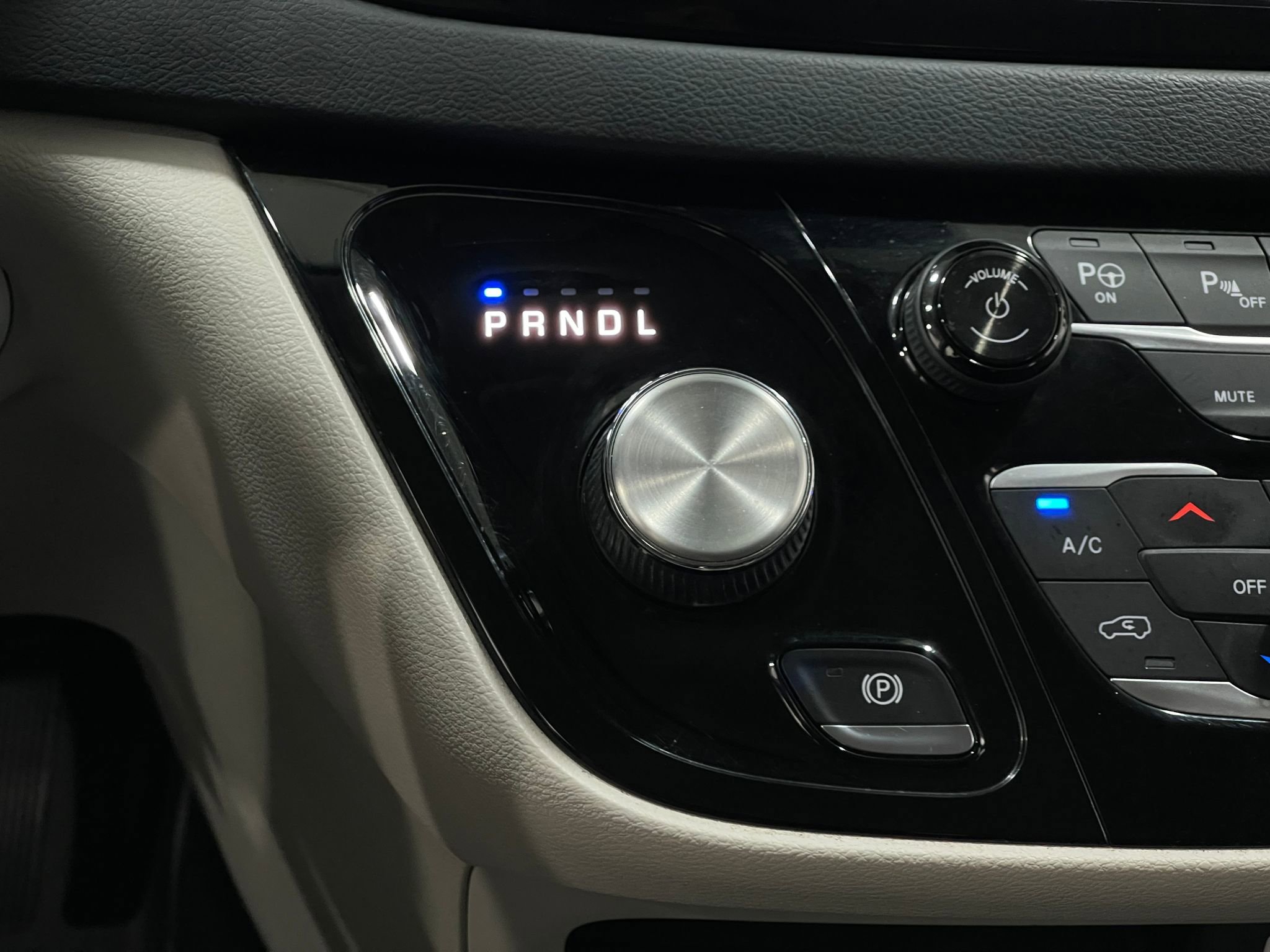 Used 2019 Chrysler Pacifica Touring-L Plus w/ Advanced Safetytec Group FWD image 29