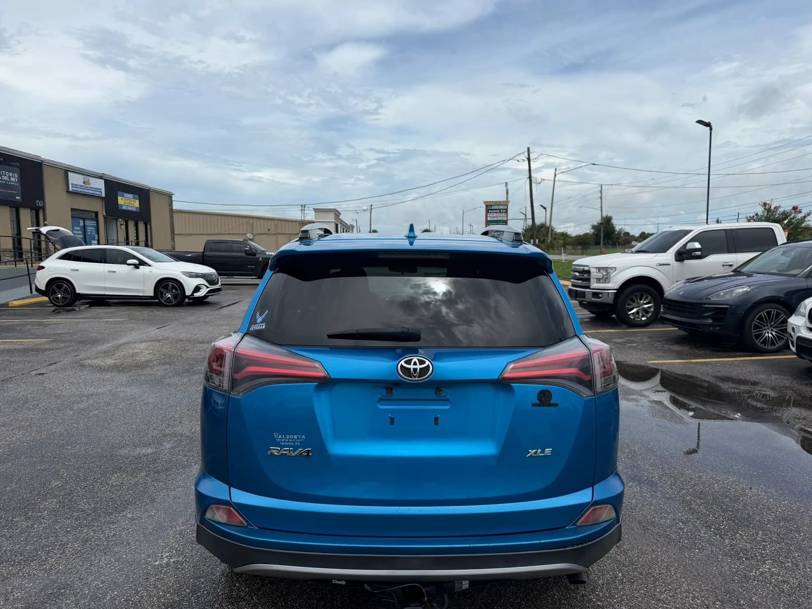 Used 2017 Toyota RAV4 XLE FWD image 4