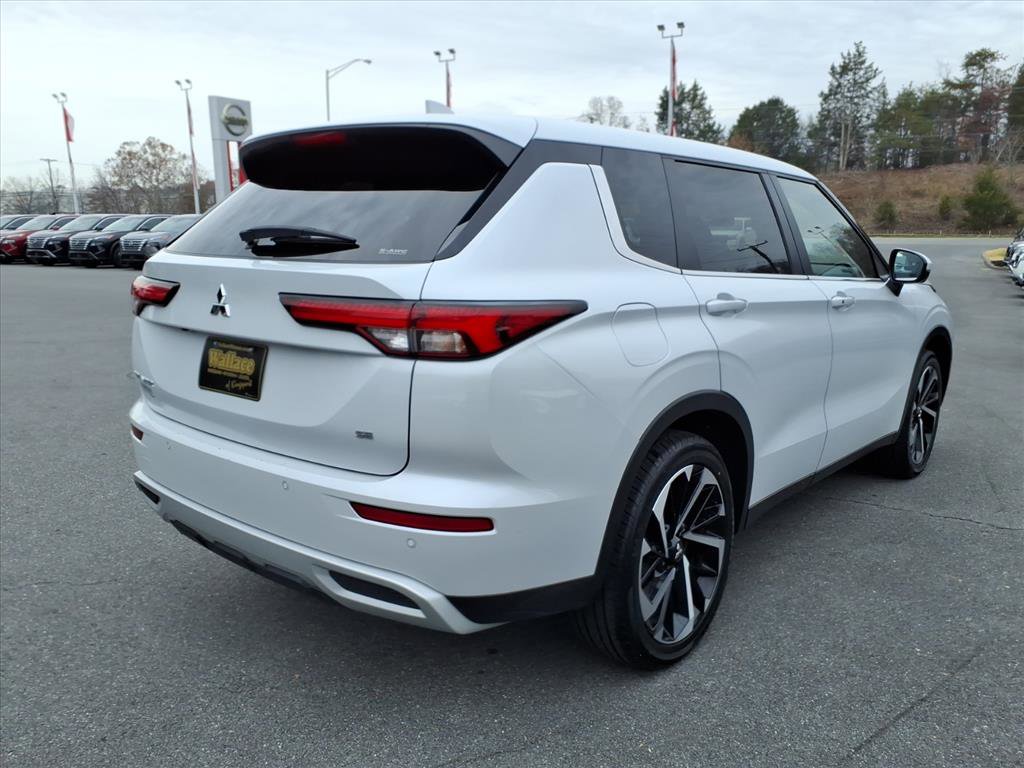 Used 2024 Mitsubishi Outlander SE image 15