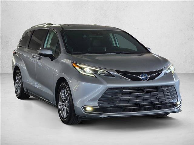 Used 2024 Toyota Sienna Platinum AWD/4WD image 3