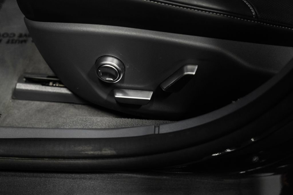 Used 2024 Lucid Air Touring image 32