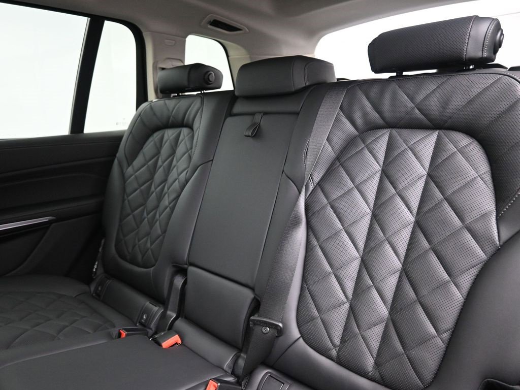 New 2026 BMW X7 xDrive40i w/ Premium Package image 16