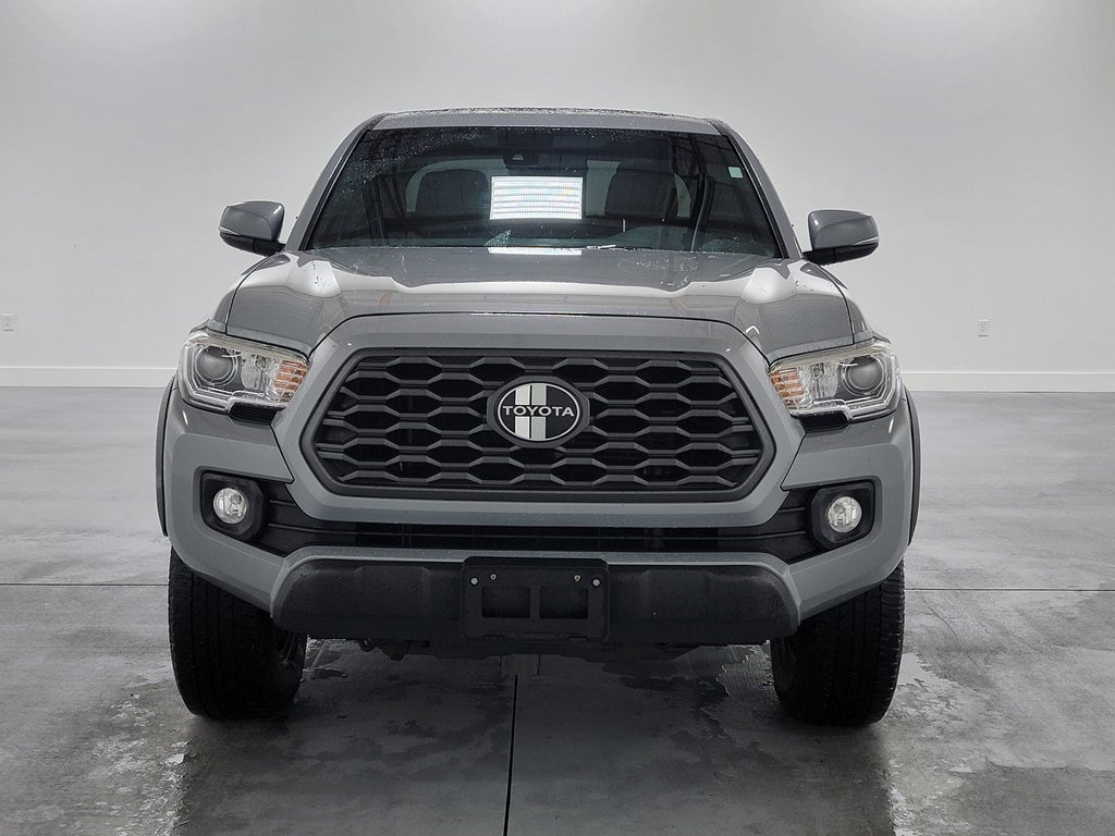 Used 2020 Toyota Tacoma TRD Off-Road w/ TRD Premium Off Road Package AWD/4WD image 3