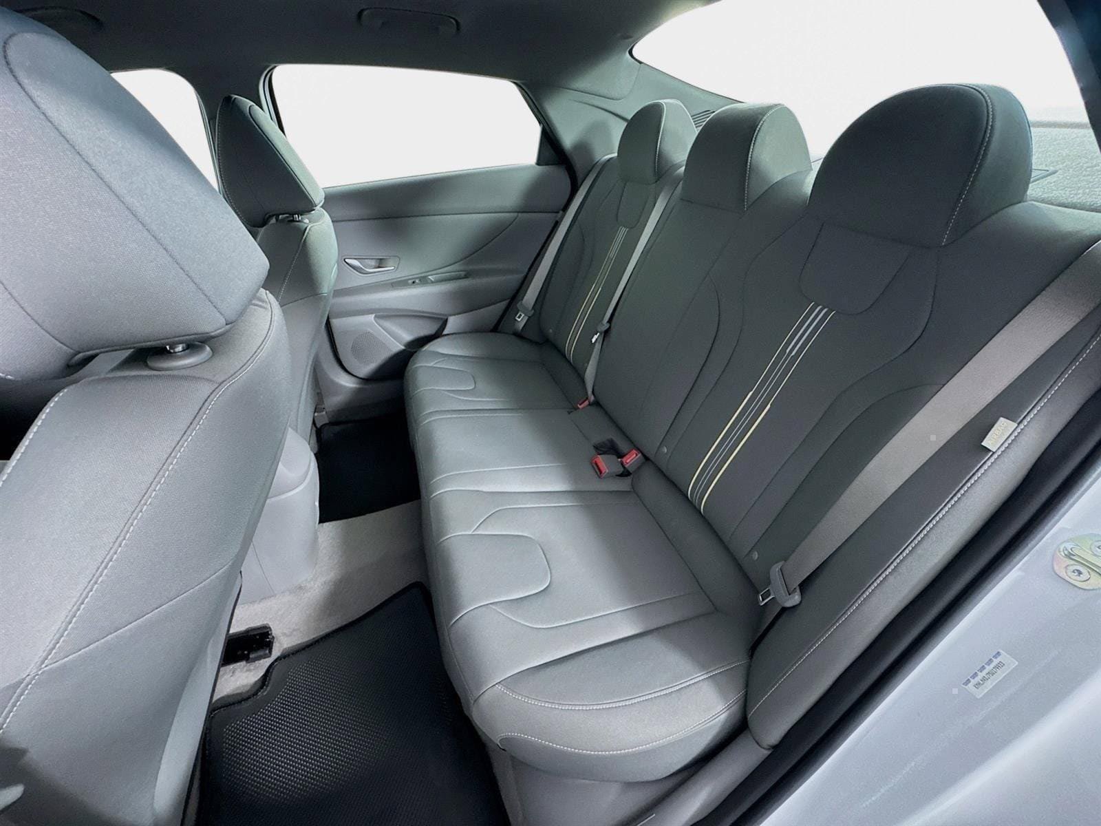 New 2025 Hyundai Elantra SEL w/ Cargo Package FWD image 21
