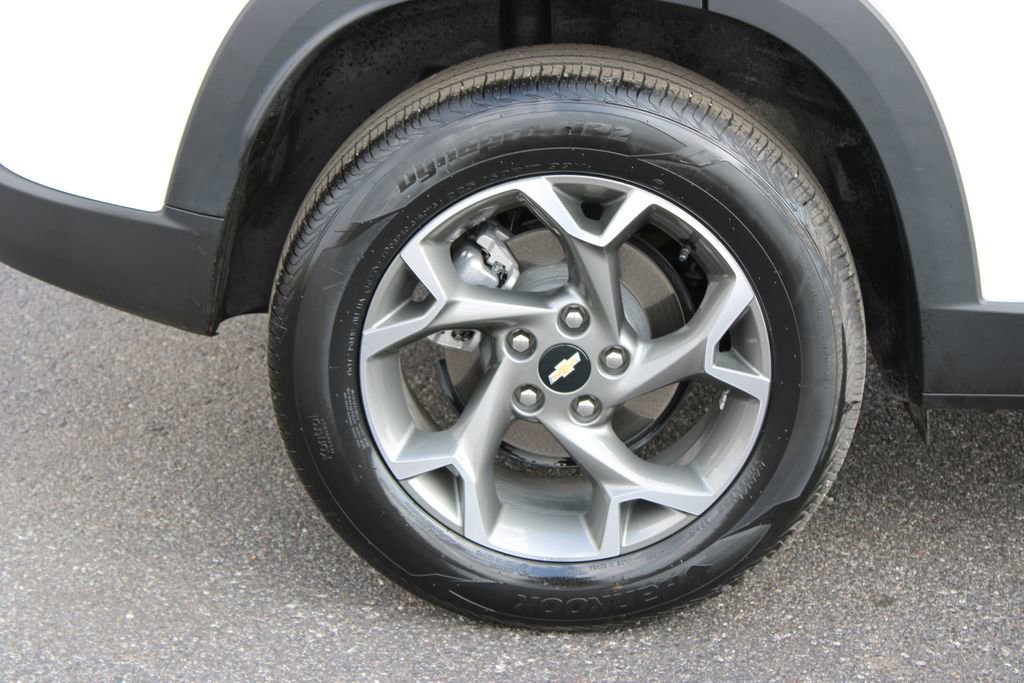 Used 2025 Chevrolet Trax LT image 13