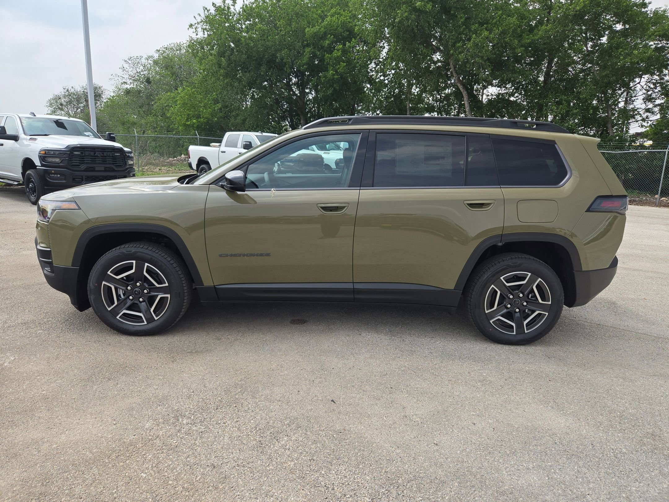 New 2026 Jeep Cherokee Laredo AWD/4WD image 6