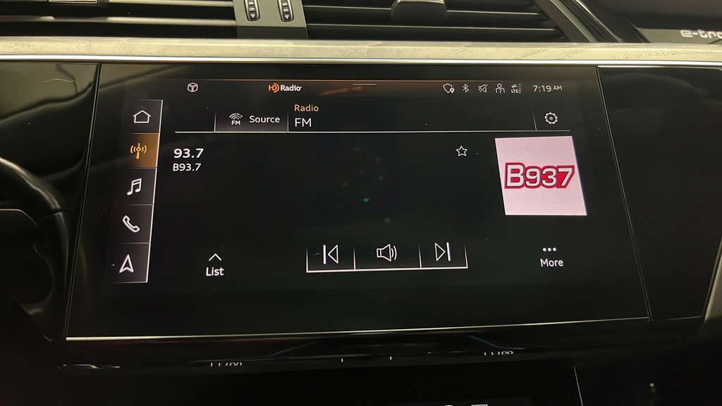 Used 2022 Audi e-tron Prestige w/ Prestige Package AWD/4WD image 29