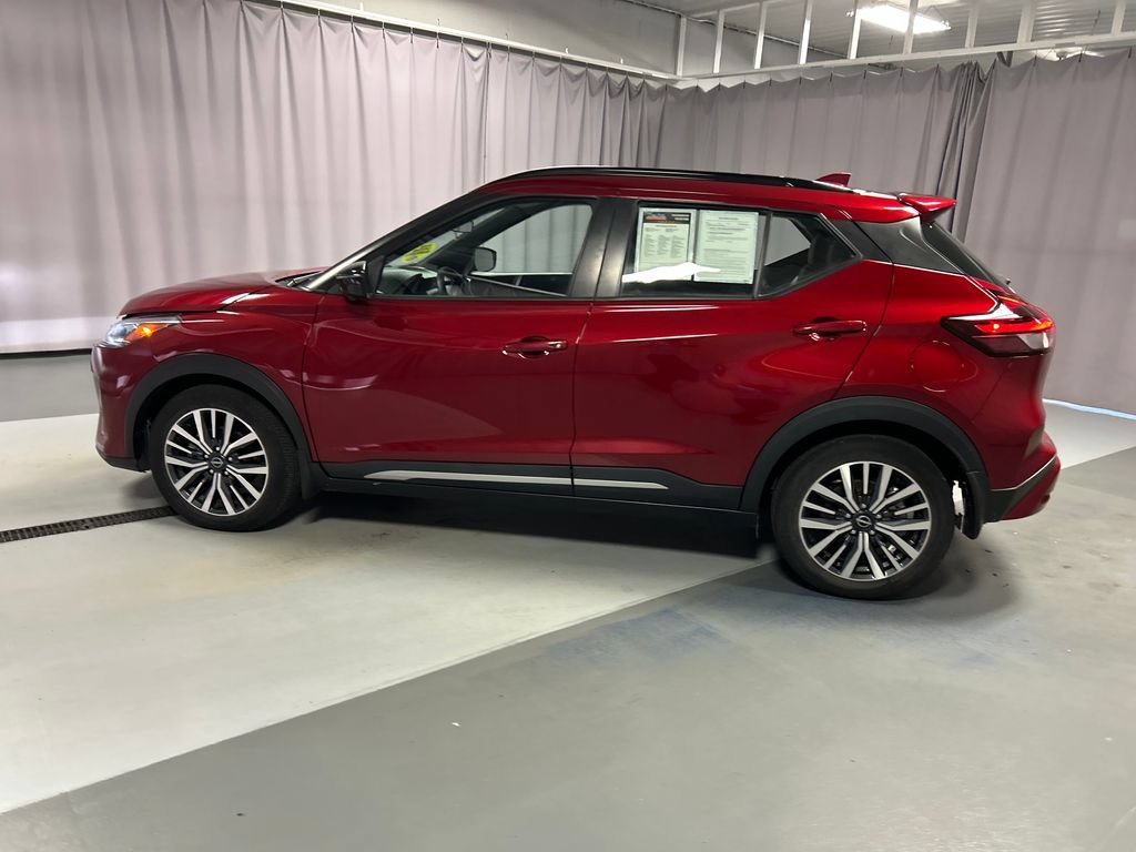 Used 2023 Nissan Kicks SR w/ SR Premium Package FWD image 4