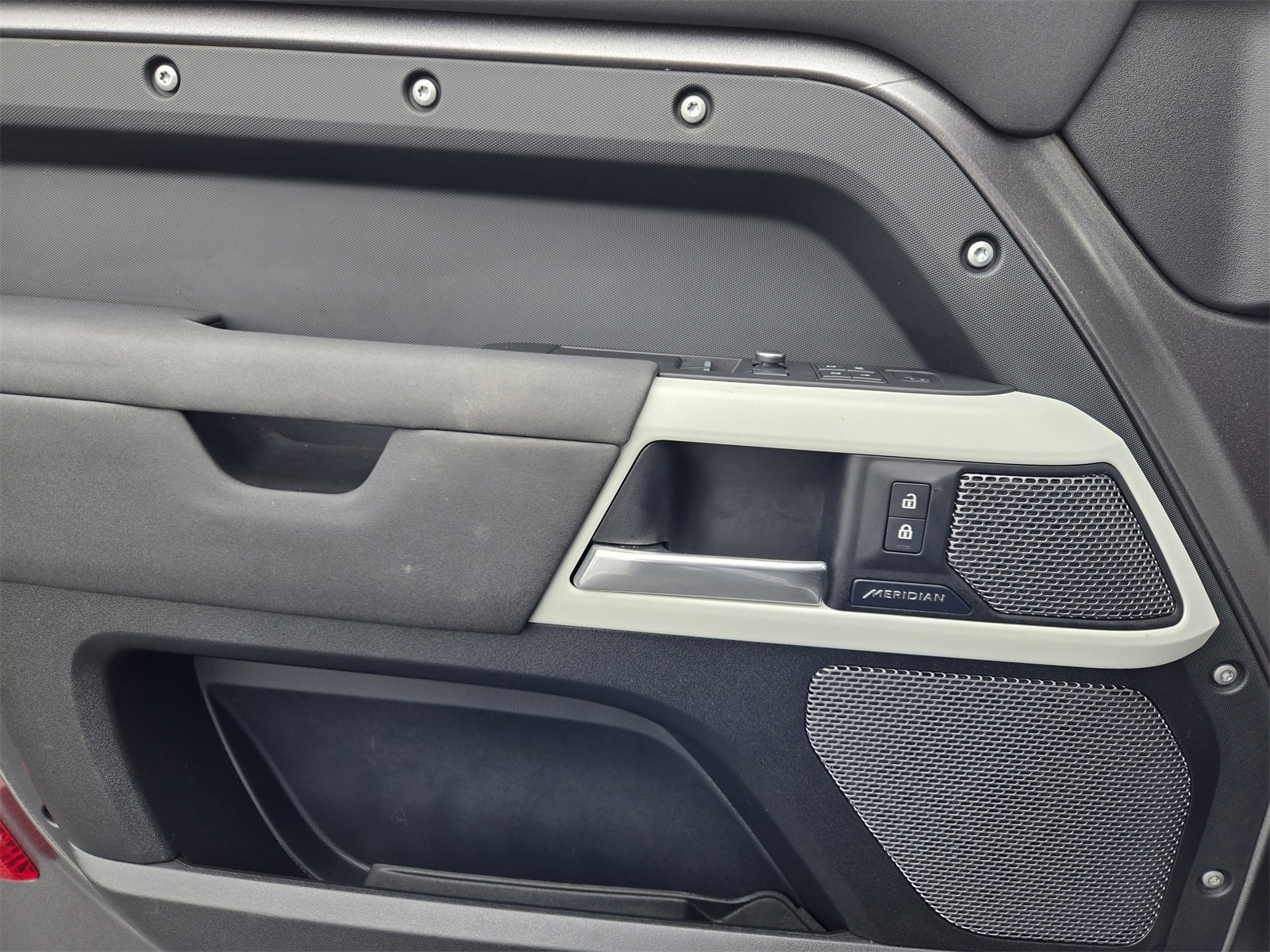 Used 2021 Land Rover Defender 90 First Edition image 19