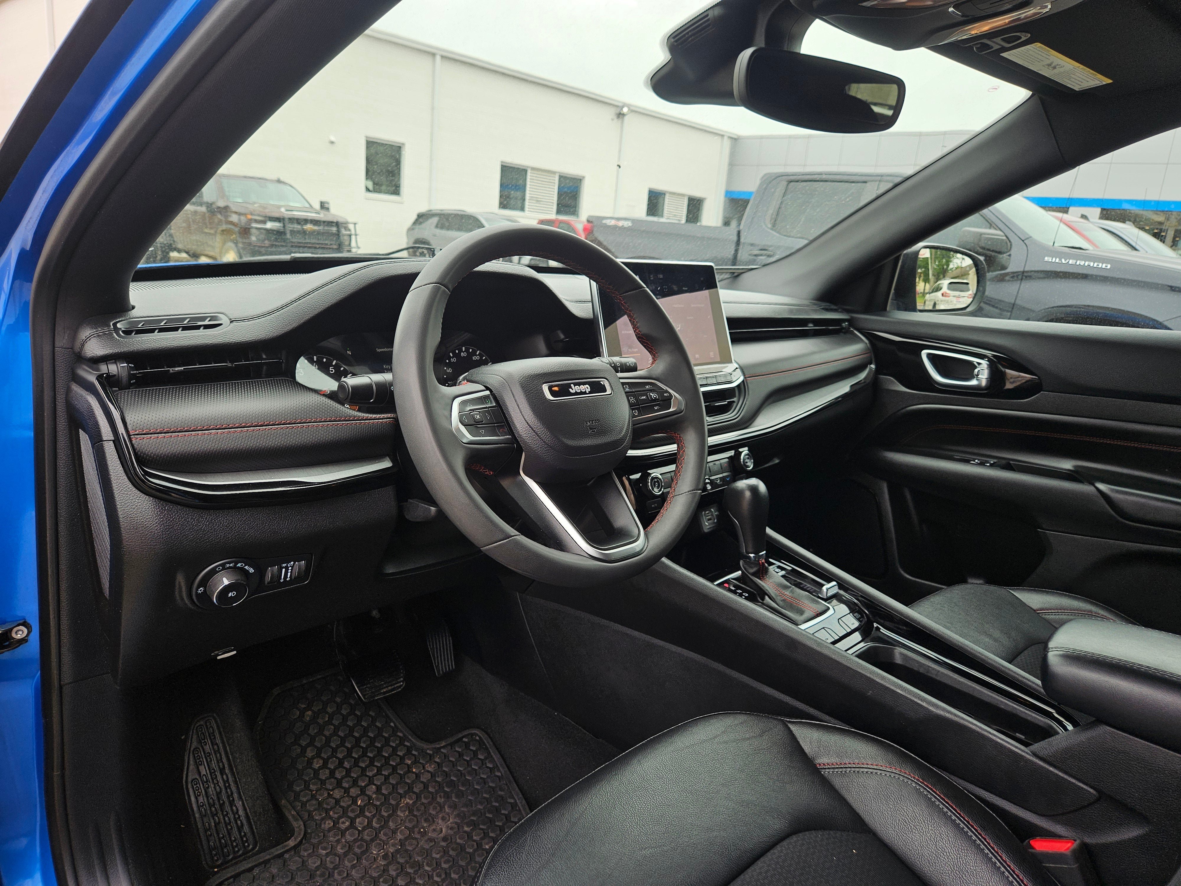 Used 2024 Jeep Compass Trailhawk AWD/4WD image 12