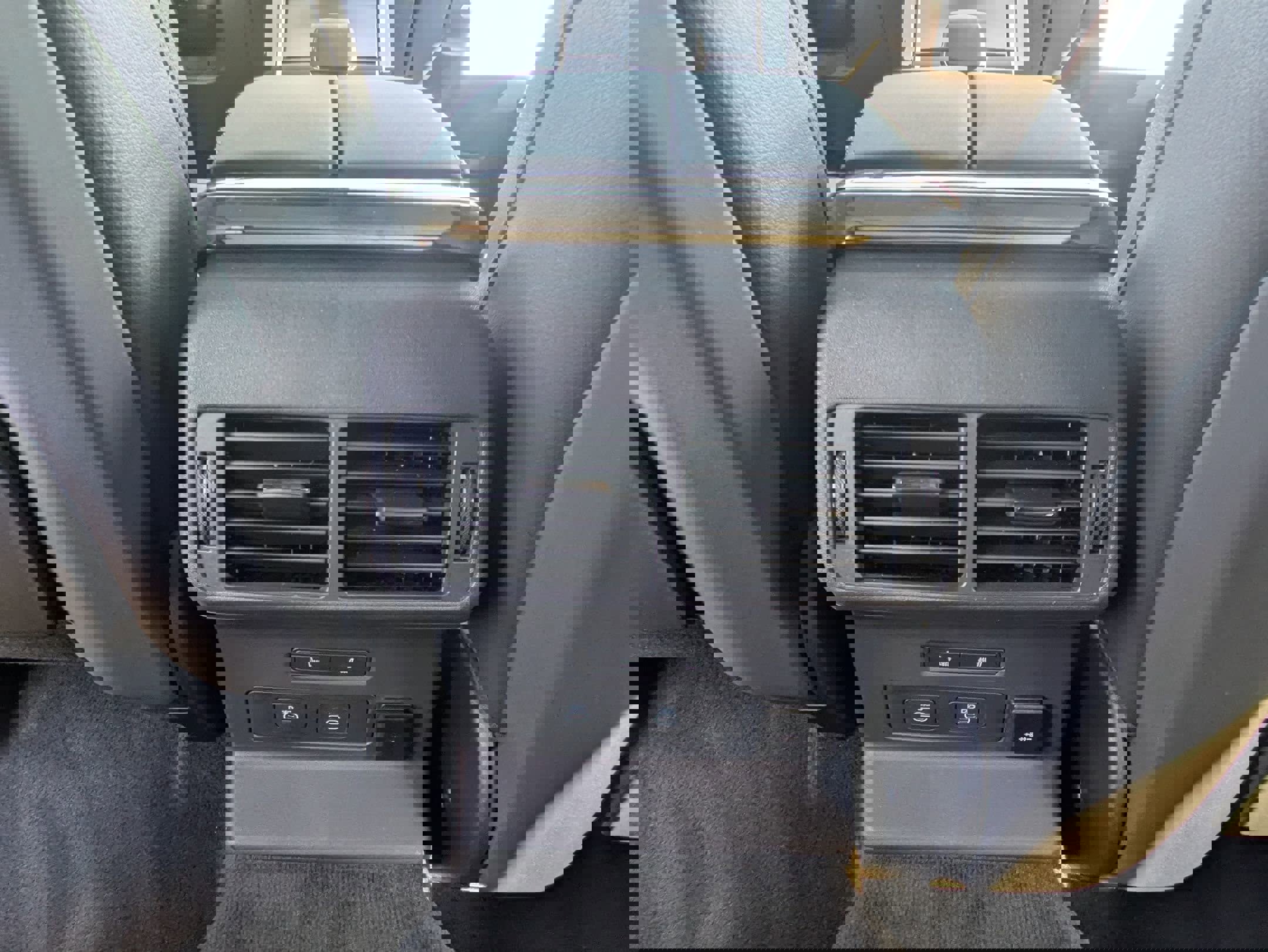 New 2026 Land Rover Range Rover Velar Dynamic SE AWD/4WD image 23