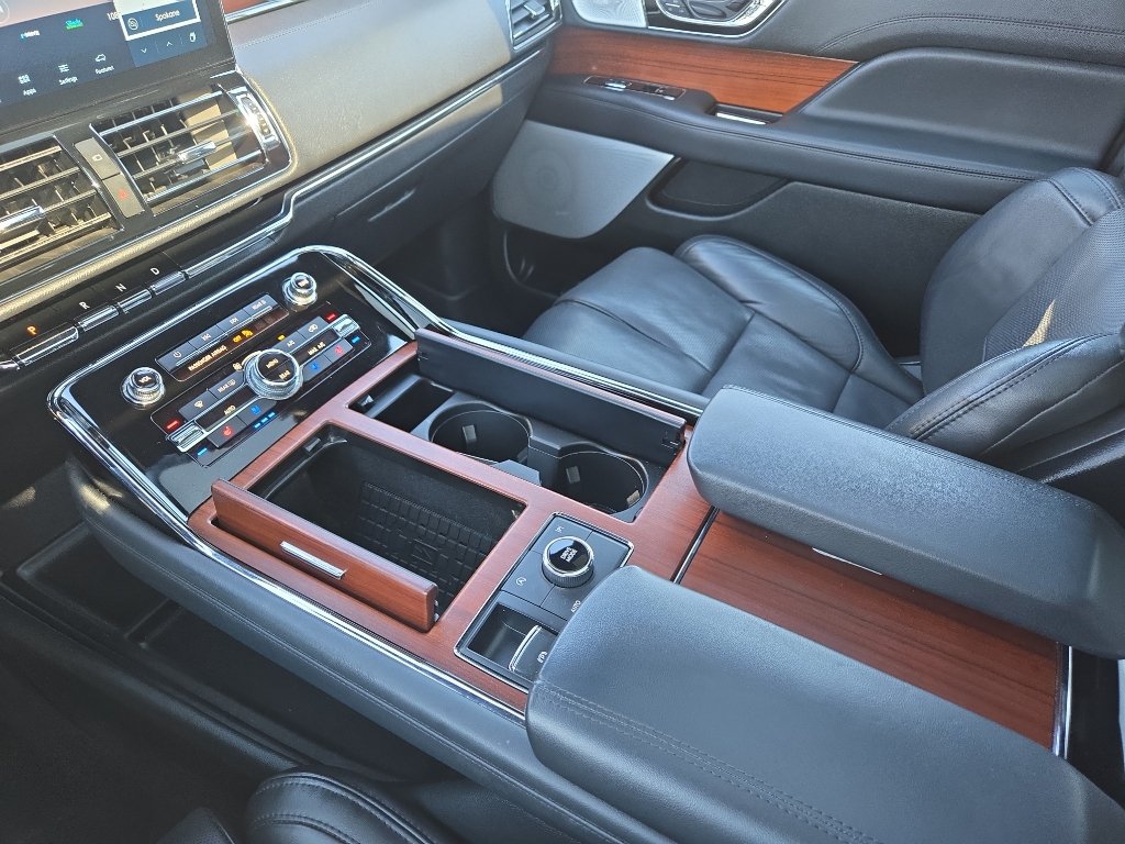 Used 2022 Lincoln Navigator Reserve AWD/4WD image 23