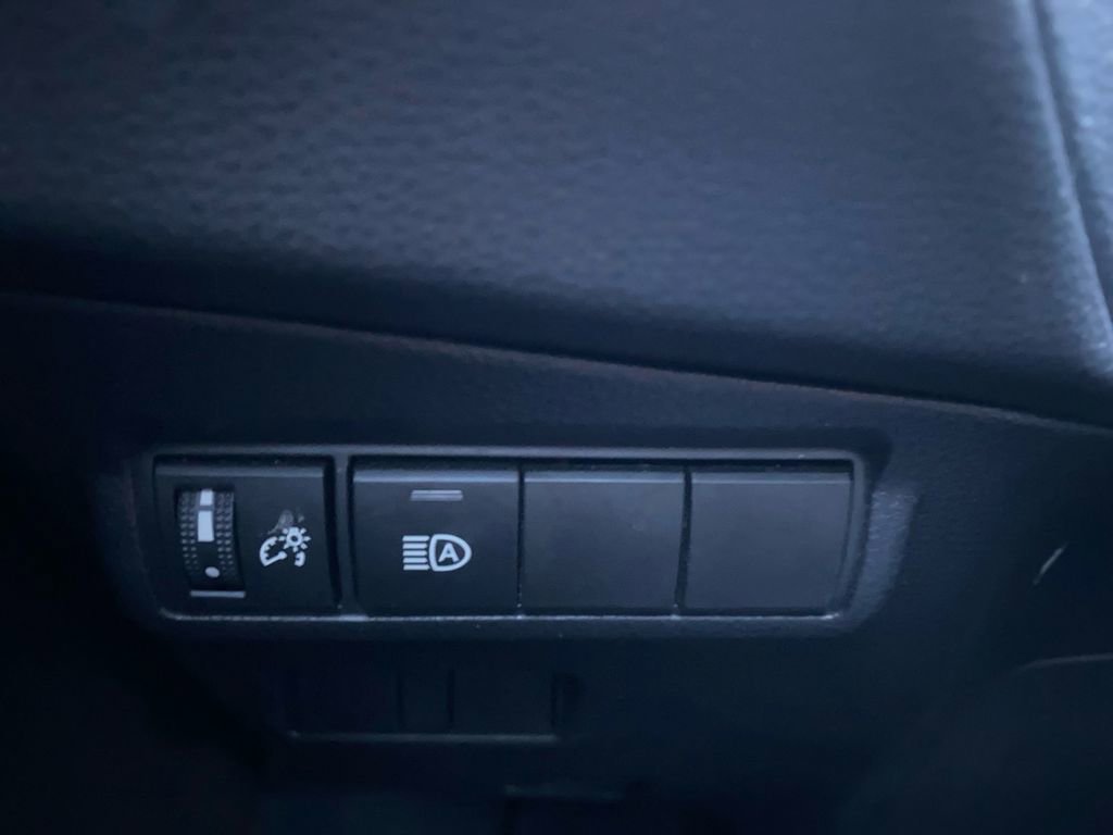 Used 2024 Toyota Corolla Cross XLE image 29