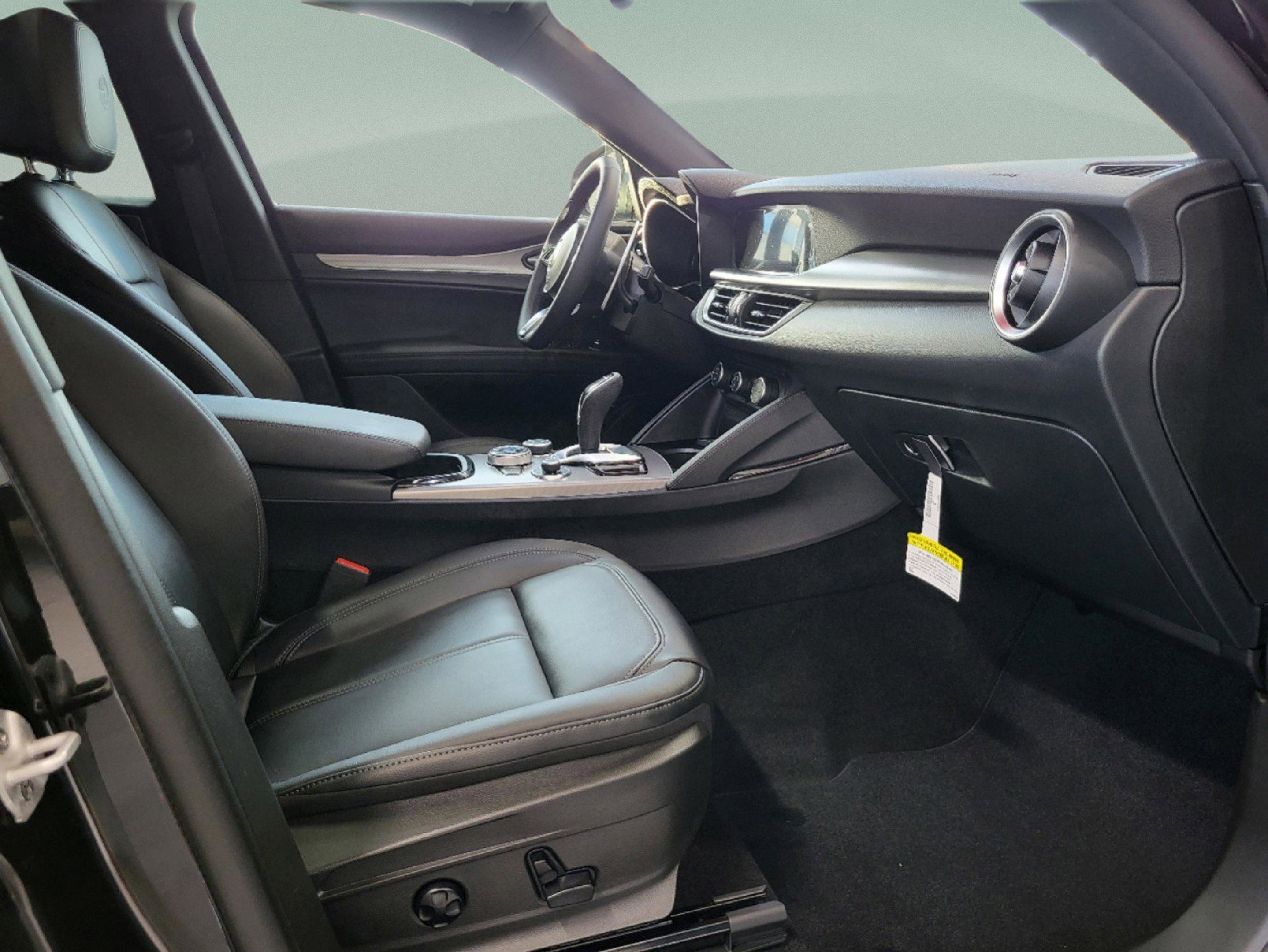 New 2025 Alfa Romeo Stelvio Sprint image 19