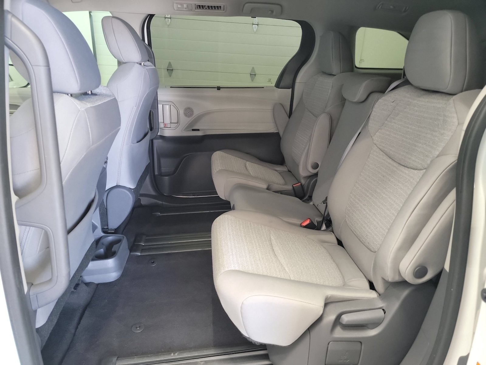 Used 2021 Toyota Sienna LE FWD image 27