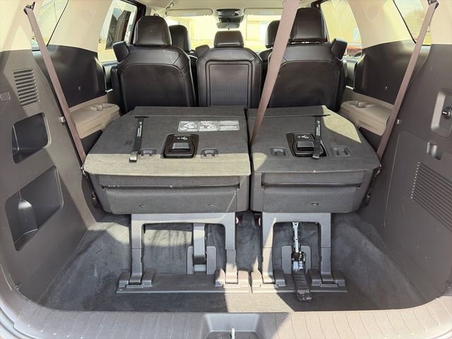 Used 2025 Kia Carnival FWD image 40