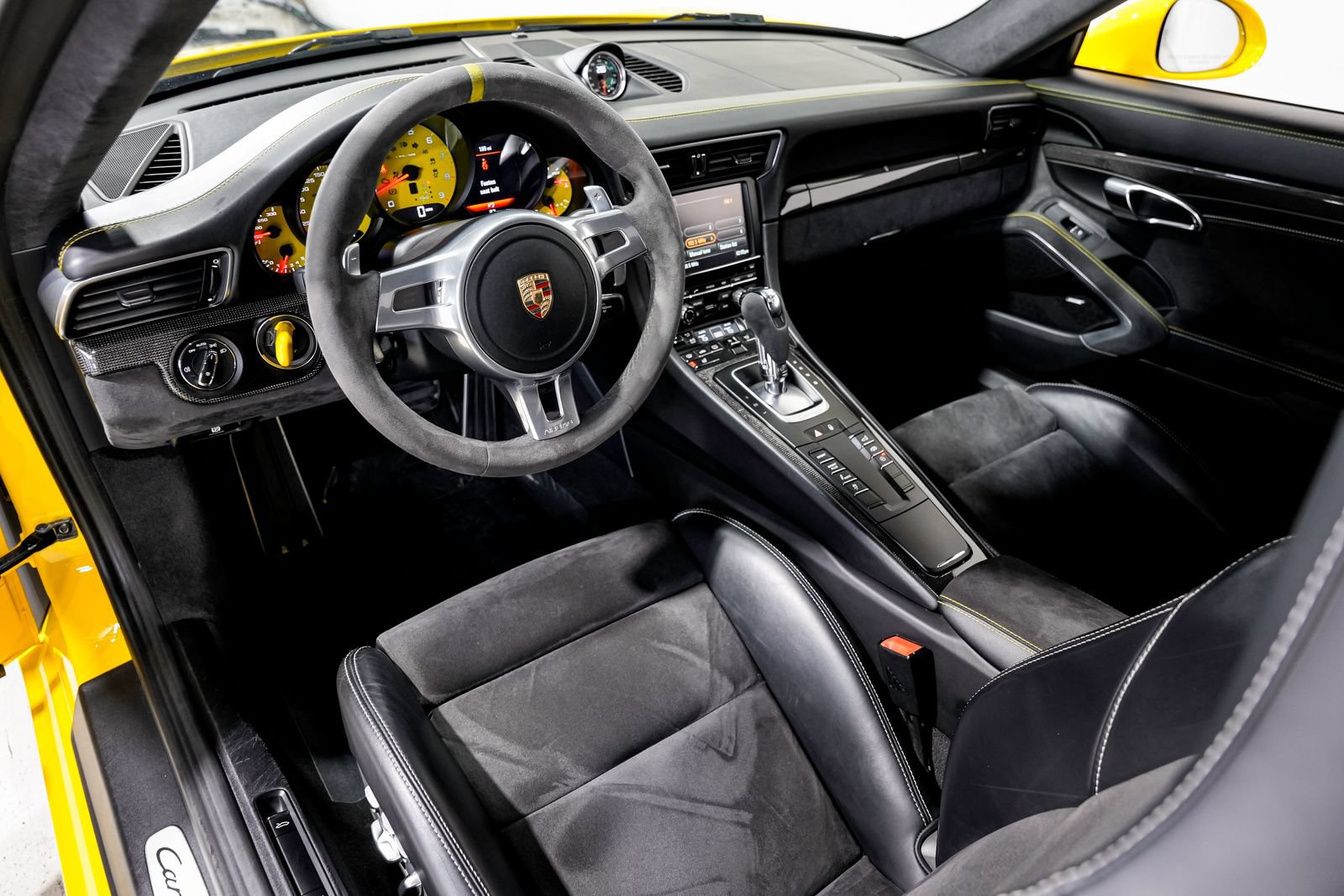 Used 2015 Porsche 911 Carrera GTS RWD image 9
