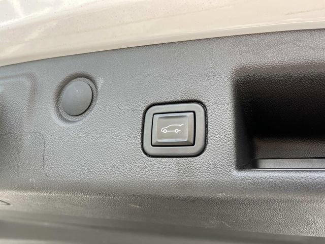 Used 2022 Chevrolet Equinox RS w/ RS Leather Package image 21