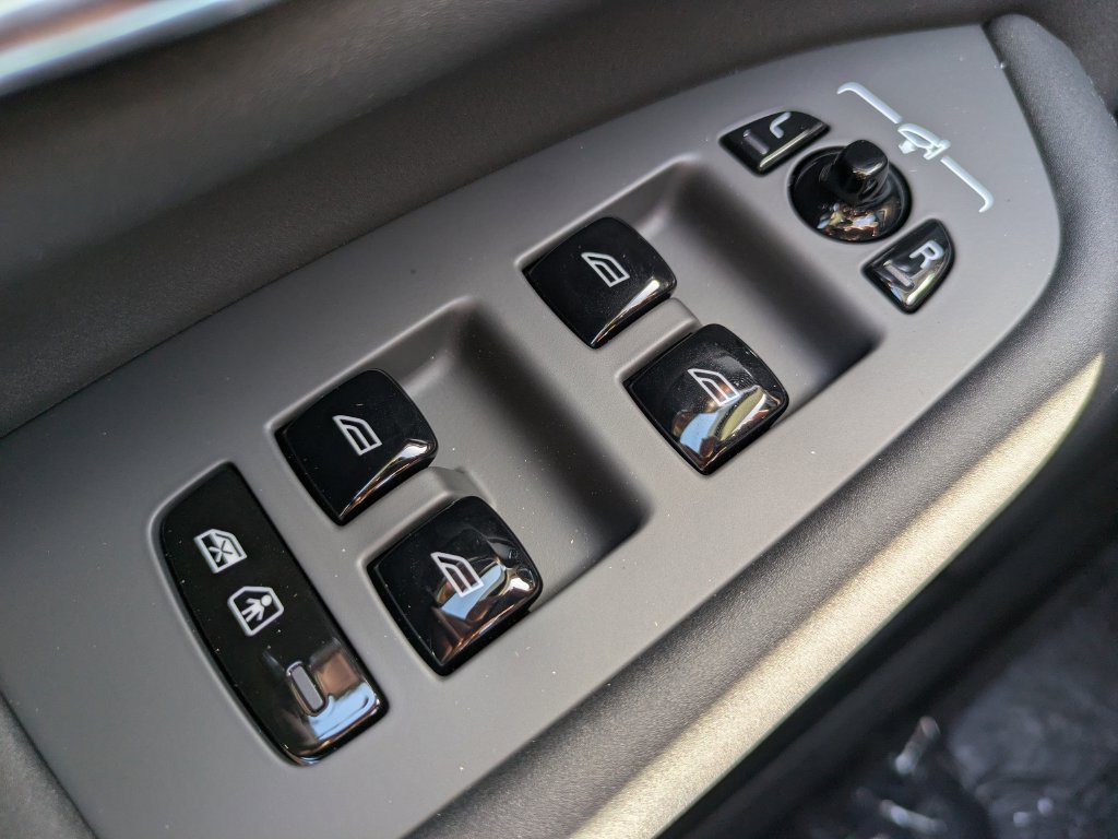 New 2026 Volvo XC90 B6 Ultra w/ Protection Package AWD/4WD image 24