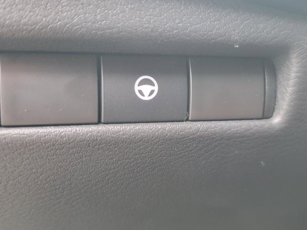 Certified 2025 Nissan Kicks SR w/ Illumination Package image 28