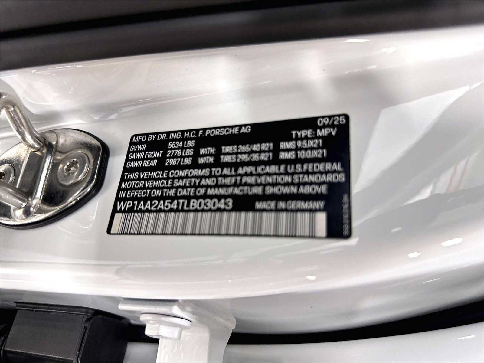 Used 2026 Porsche Macan AWD/4WD image 34