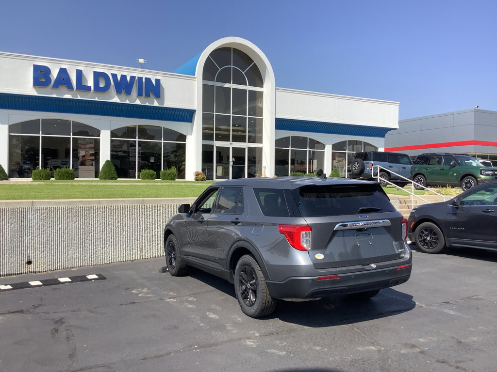 Used 2023 Ford Explorer XLT w/ Equipment Group 202A image 5