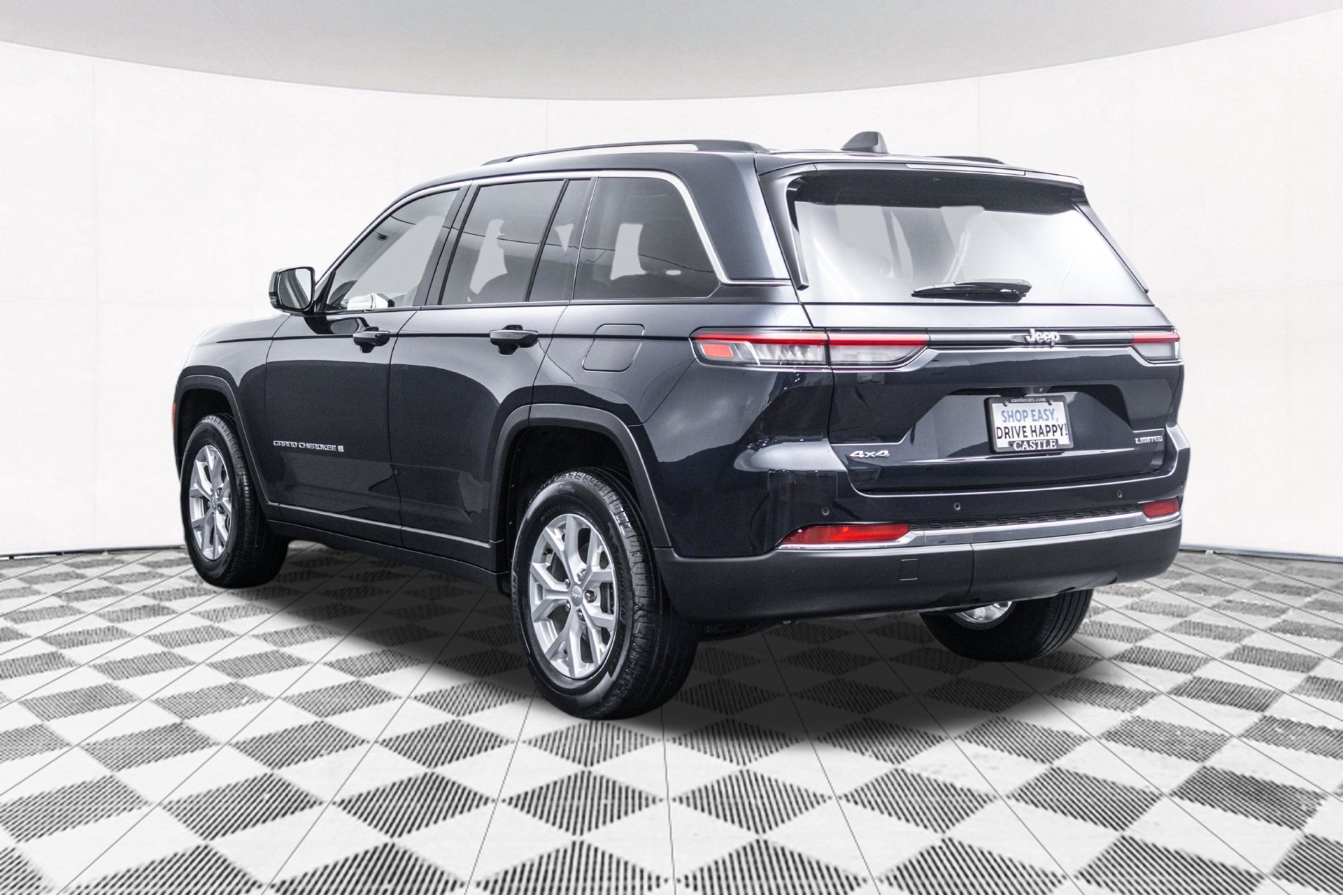 Used 2023 Jeep Grand Cherokee Limited AWD/4WD image 9