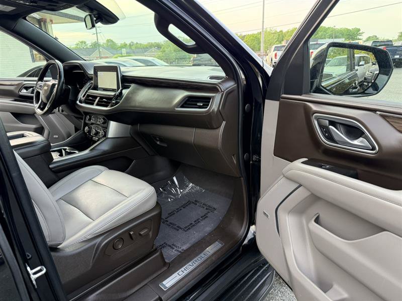 Used 2022 Chevrolet Suburban LT w/ LT Signature Package AWD/4WD image 10