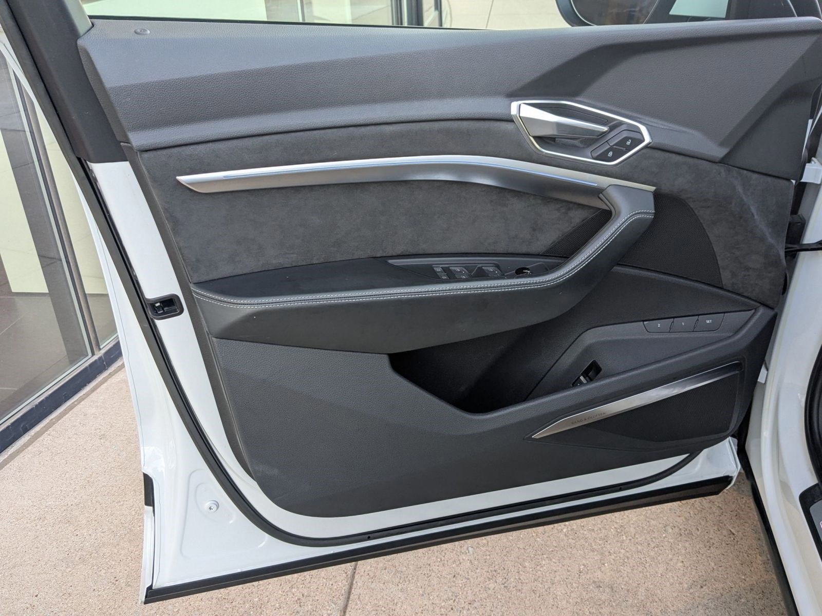 Used 2021 Audi e-tron Prestige w/ Prestige Package image 13