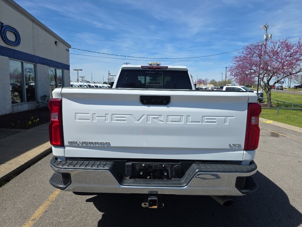 Used 2023 Chevrolet Silverado 3500 LTZ w/ LTZ Convenience Package image 4