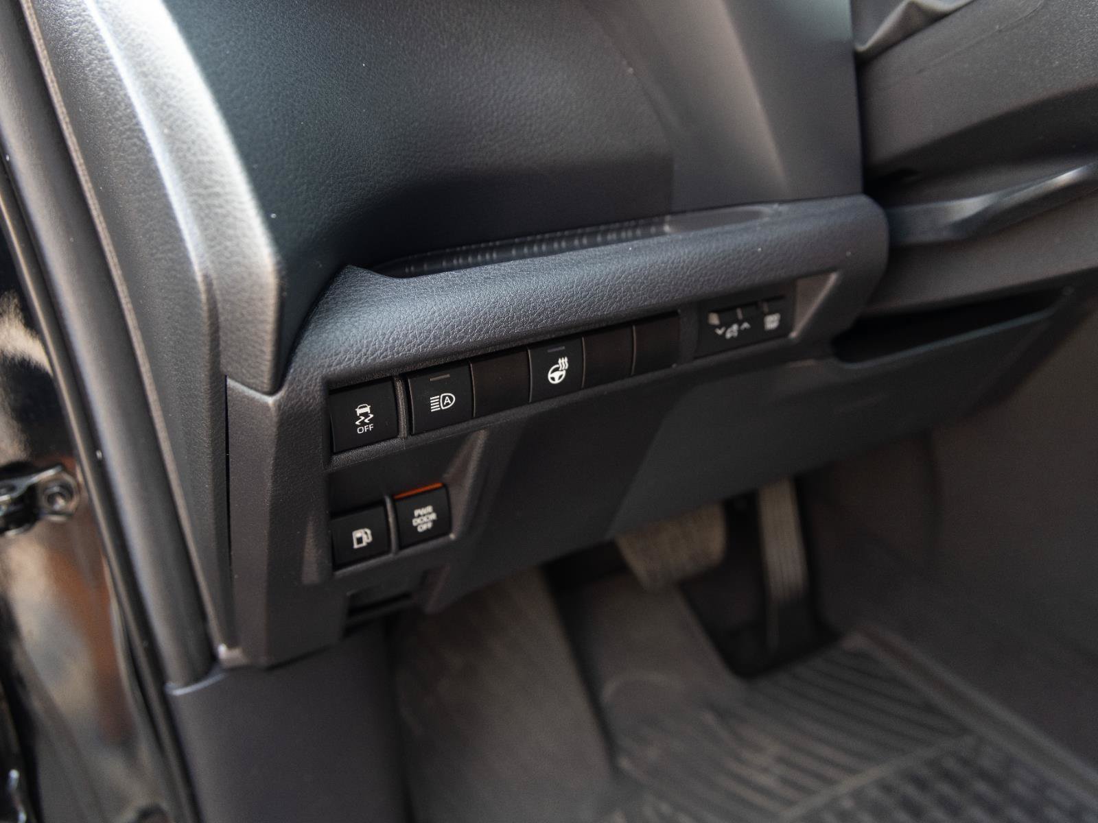 Used 2025 Toyota Sienna XSE AWD/4WD image 13