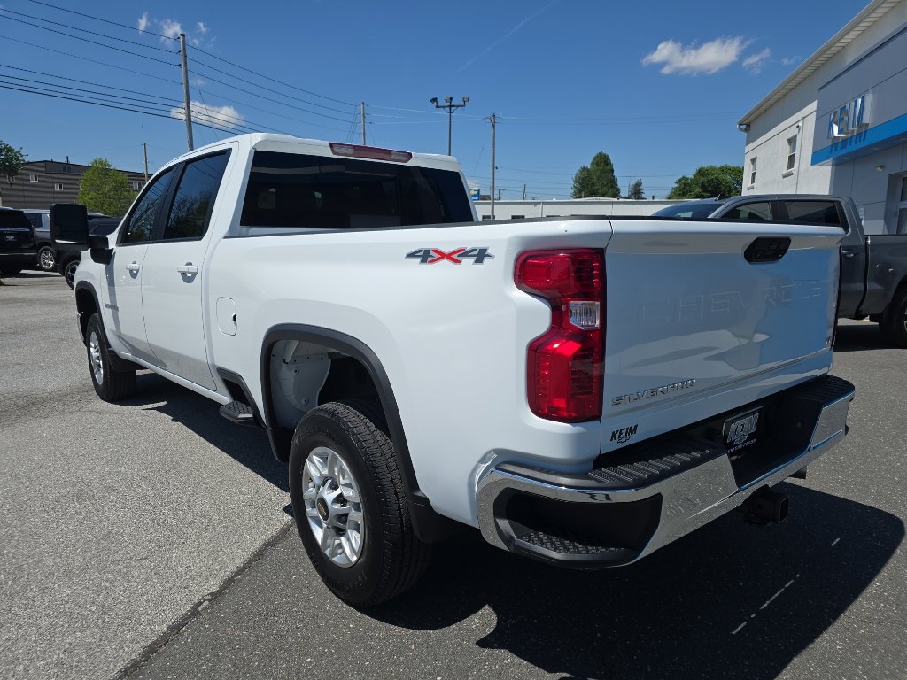 Used 2025 Chevrolet Silverado 2500 LT w/ Convenience Package AWD/4WD image 7