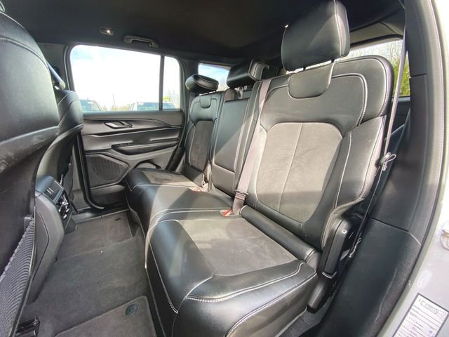 Used 2025 Jeep Grand Cherokee Altitude AWD/4WD image 23