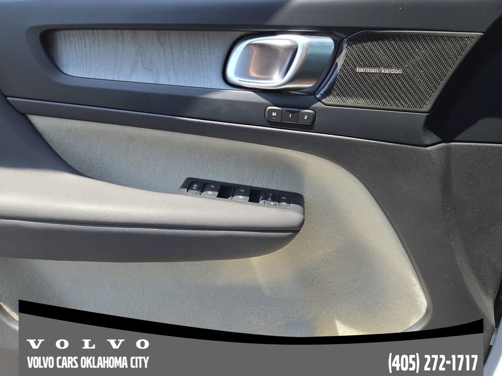 Certified 2024 Volvo XC40 B5 Ultimate w/ Protection Package Premier AWD/4WD image 17