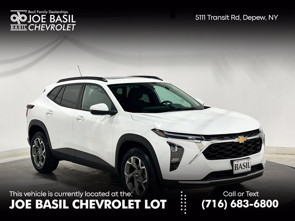 Used 2024 Chevrolet Trax LT w/ Sunroof Package FWD image 1