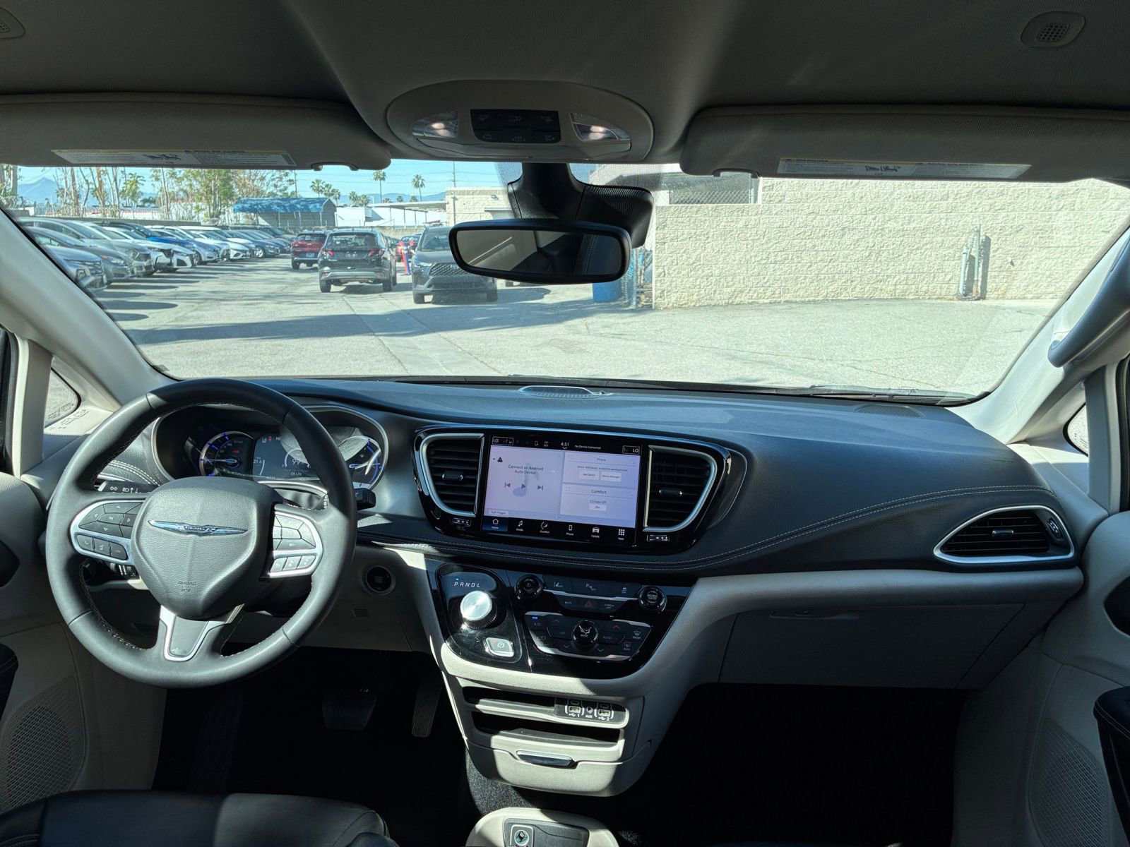 Used 2023 Chrysler Pacifica Touring-L image 36