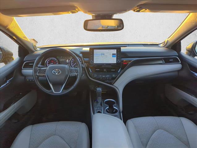 Used 2022 Toyota Camry XLE image 16