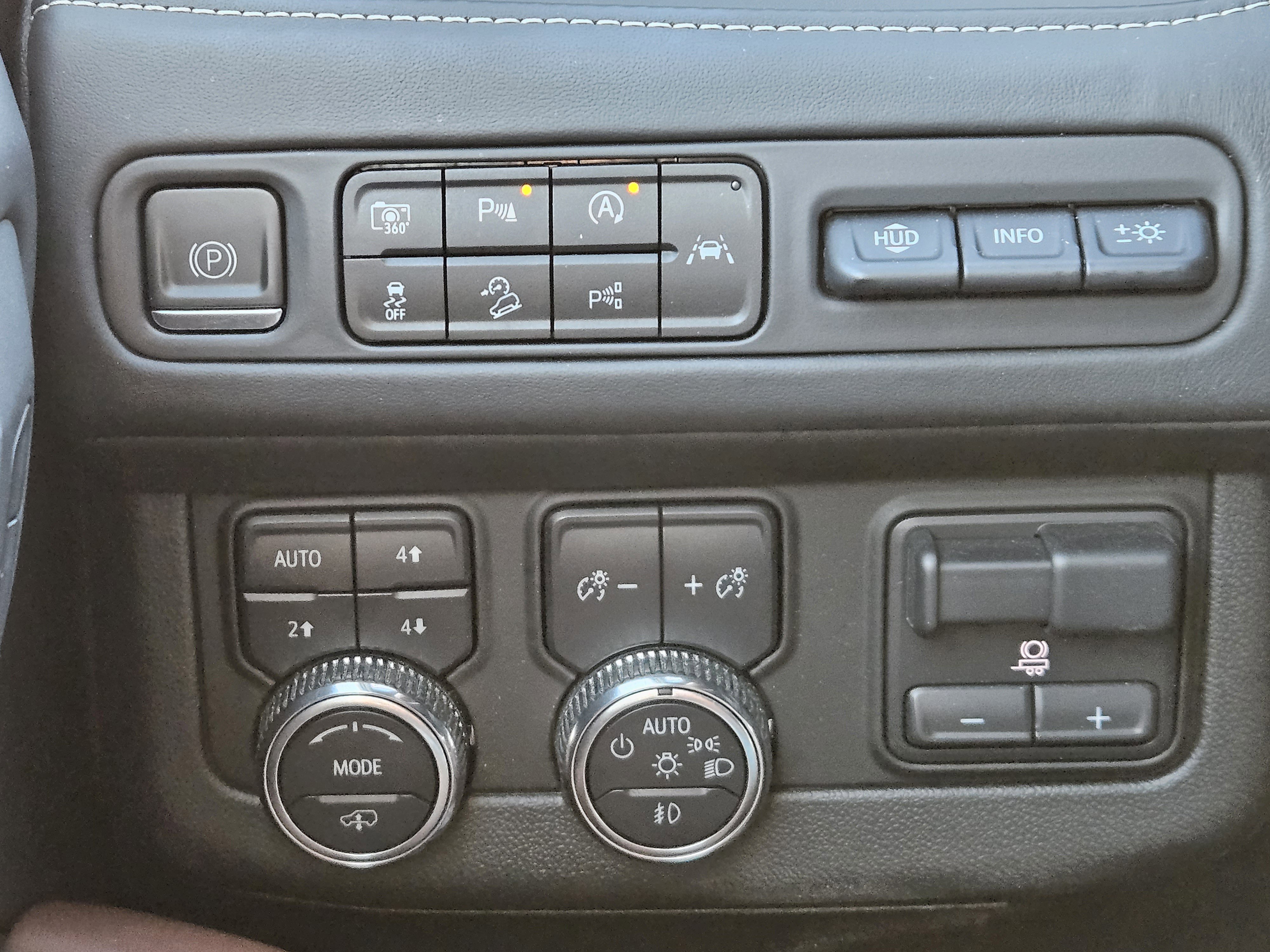 Used 2023 GMC Yukon XL Denali Ultimate image 24