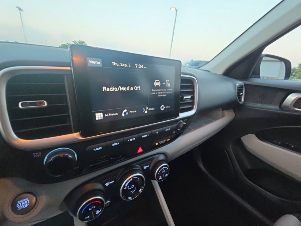 Used 2025 Hyundai Venue SEL FWD image 17