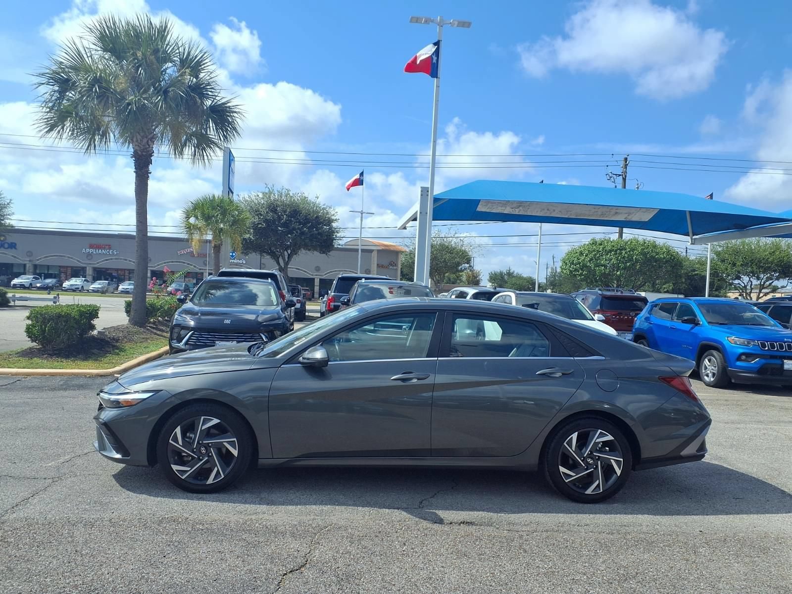 Used 2024 Hyundai Elantra Limited FWD image 24