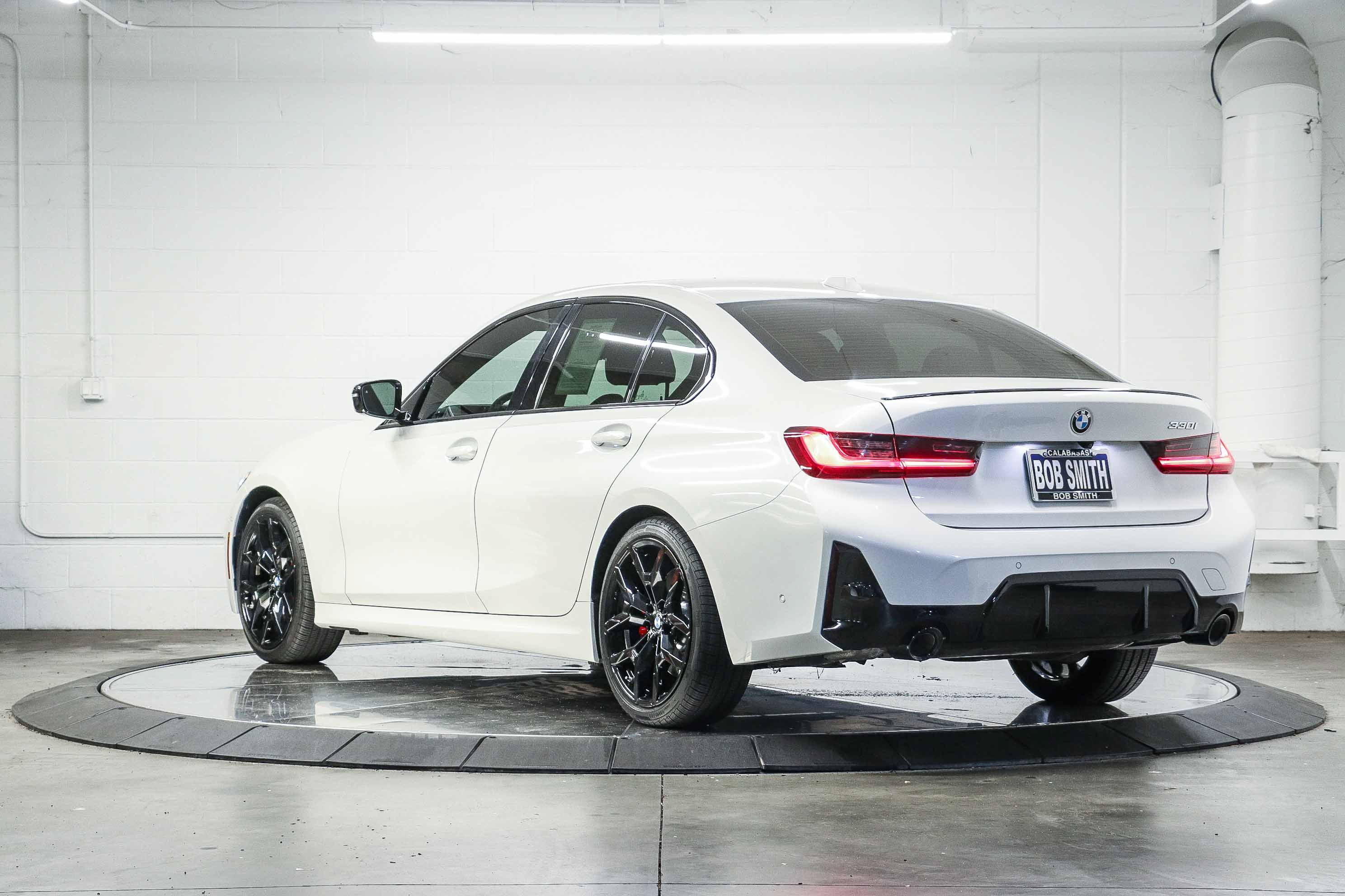 Used 2025 BMW 330i Sedan w/ M Sport Package RWD image 4