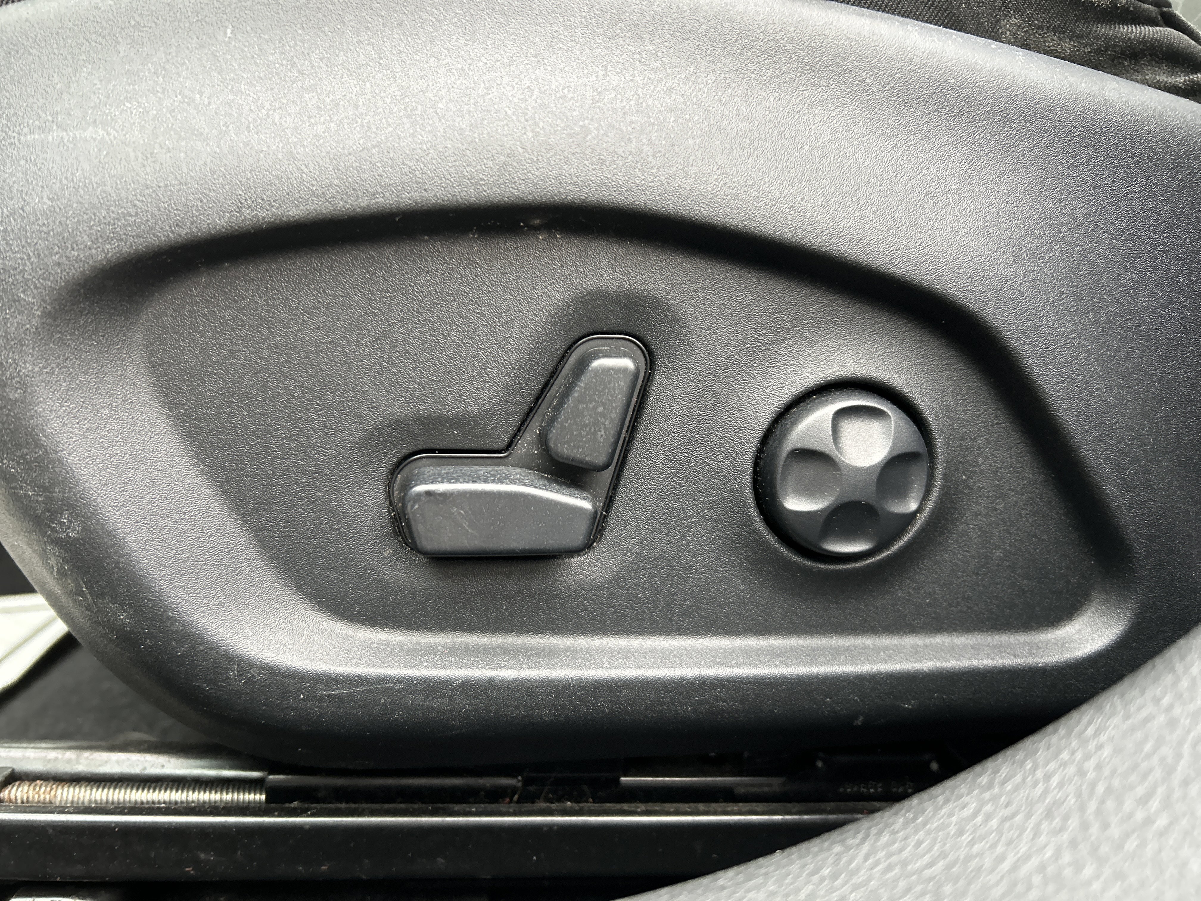 Used 2019 Jeep Compass Latitude w/ Cold Weather Group image 13