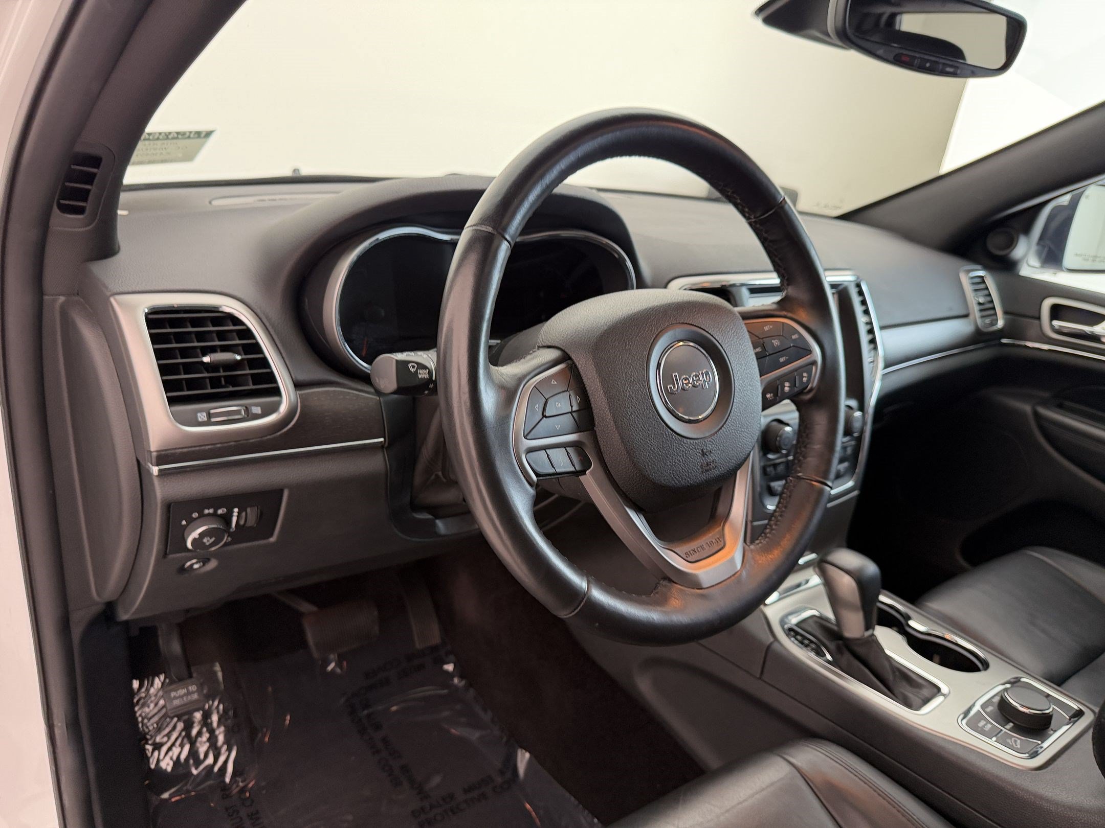 Used 2018 Jeep Grand Cherokee Limited AWD/4WD image 4