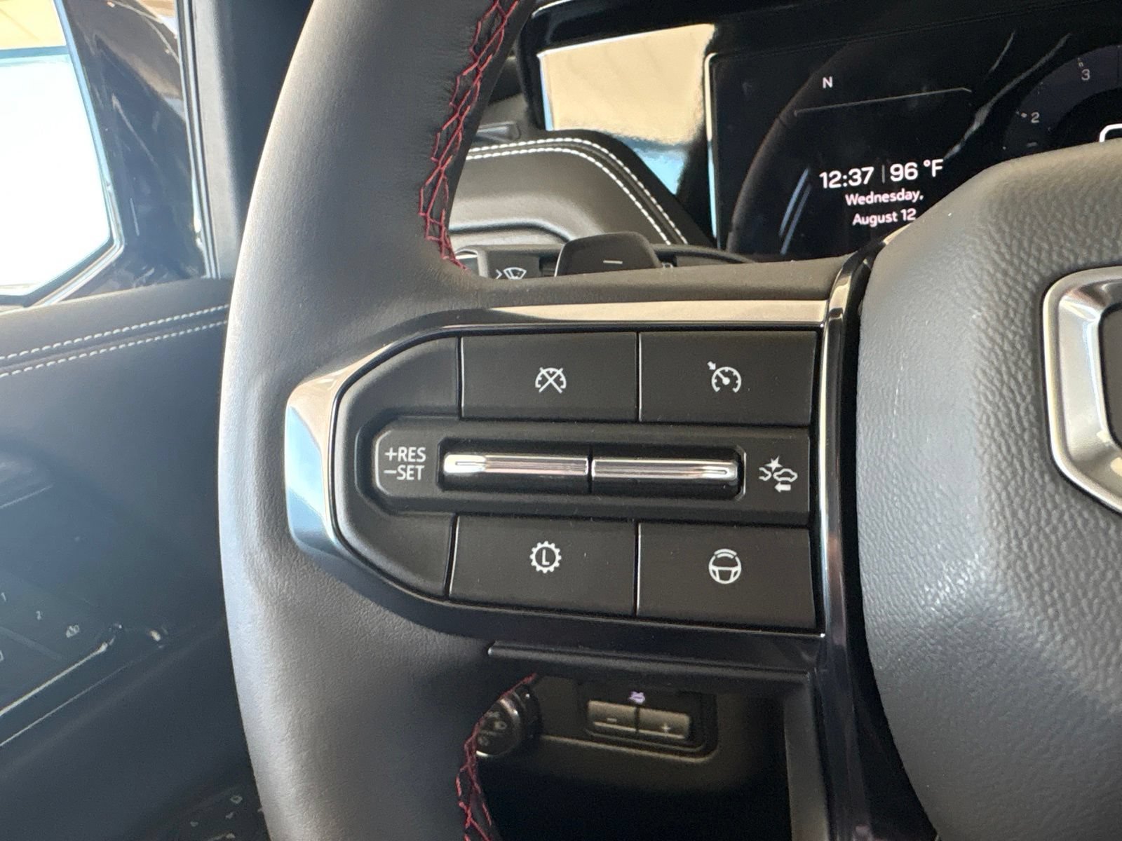 New 2026 GMC Yukon XL AT4 Ultimate AWD/4WD image 36