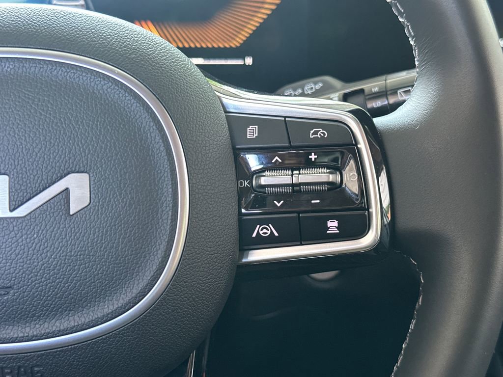 Used 2025 Kia Sorento S image 6